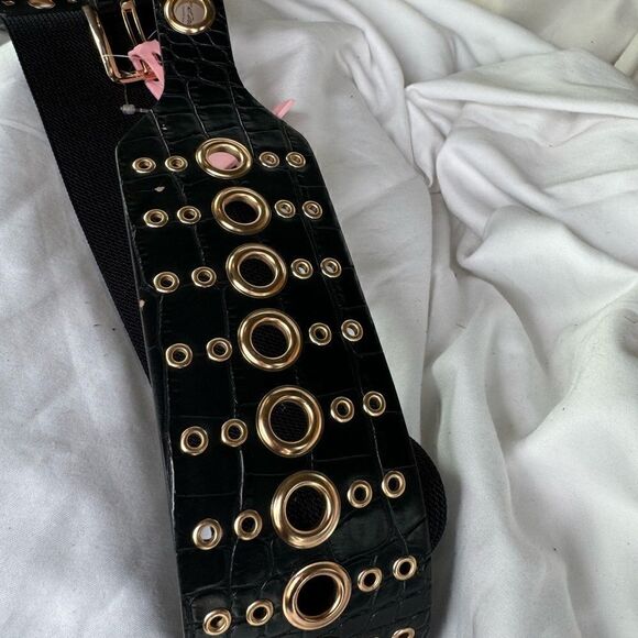 New juicy couture grommet wide belt snake print faux leather Elastic size L/XL